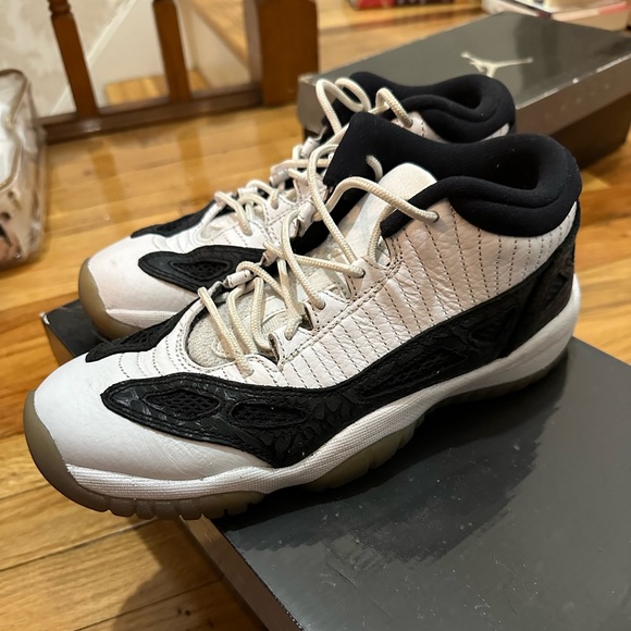 Retro Jordan Low Grade School Sz 6Y Black and White ACCEPTING ALL OFFERS - Picture 6 of 9